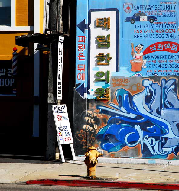 "Los Angeles: The Living City" - mural by Sandra Drinning, 1990-1991 - H & K Supermarket, Western Avenue at 1st - photographed on Tuesday, November 3, 2009