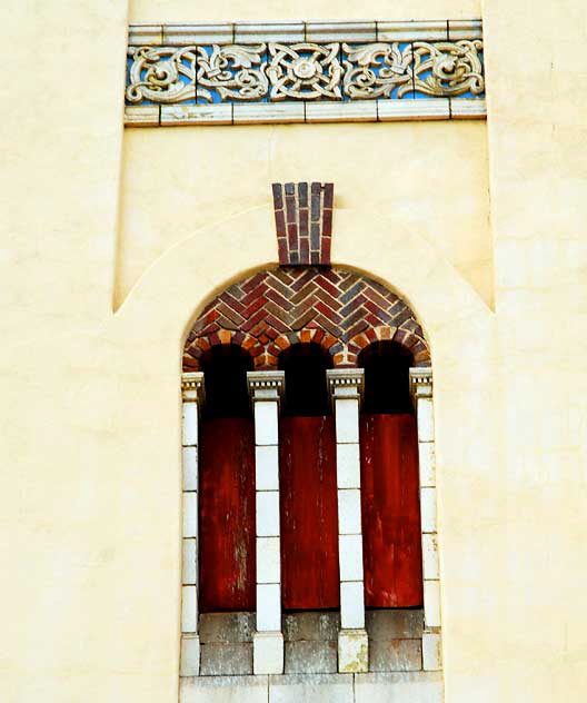 Korean Philadelphia Presbyterian Church, designed by S. Tilden Norton as Temple Sinai East for the first services in 1925 - southwest corner of Forth and New Hampshire, Koreatown, Los Angeles