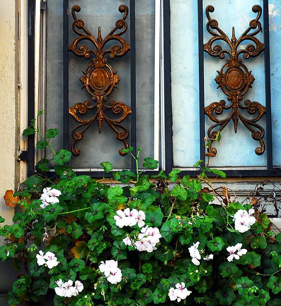 ALT: Fleur De Lis apartments, 1825 North Whitley, Hollywood - built in 1928 - architect C. Waldo Powers