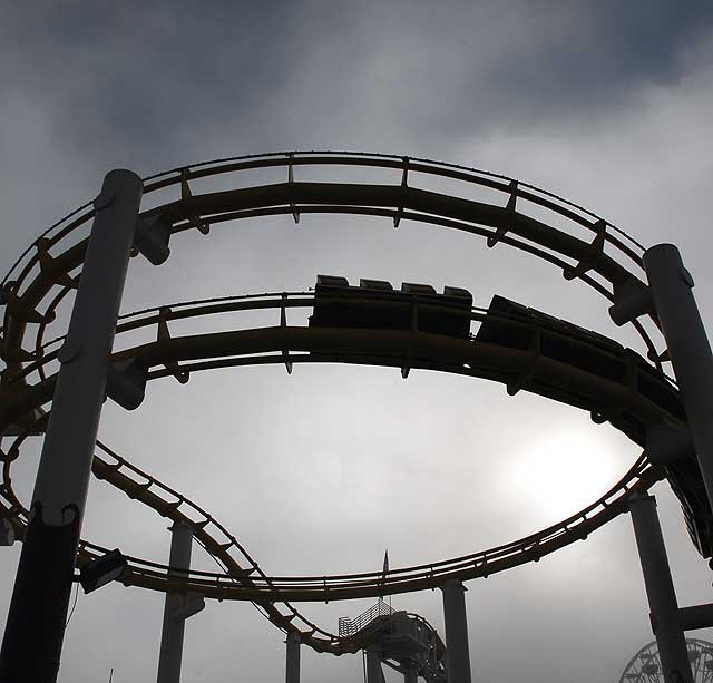 Fog at the Santa Monica Pier, mid-afternoon, Thursday, January 7, 2010