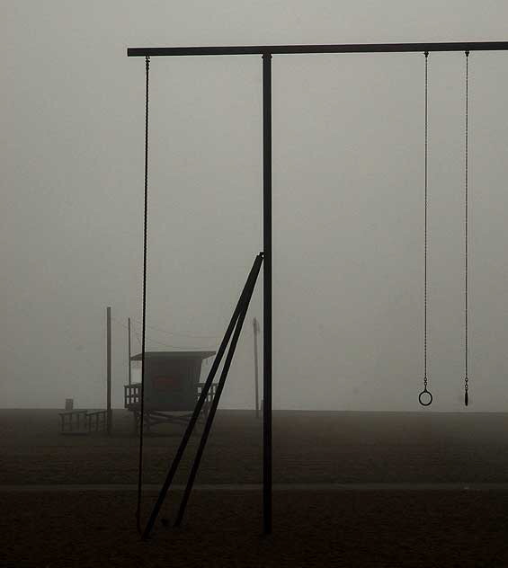 Fog at the Santa Monica Pier, mid-afternoon, Thursday, January 7, 2010