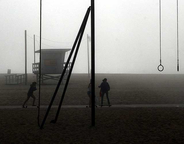 Fog at the Santa Monica Pier, mid-afternoon, Thursday, January 7, 2010