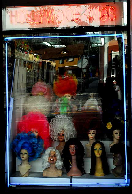 Hollywood Wigs, Hollywood Boulevard