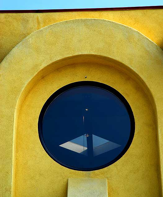 Round window, Cassil Place, Hollywood