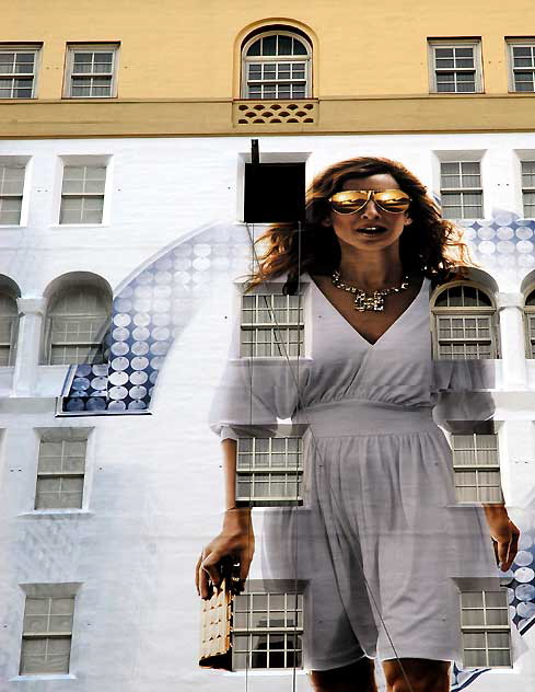Hollywood Roosevelt Hotel - supergraphic for "Sex and the City, 2" Hollywood Roosevelt Hotel - supergraphic for "Sex and the City, 2"