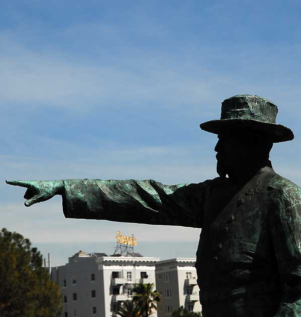 Harrison Gray Otis / Newsboy sculpture at MacArthur Park, Los Angeles