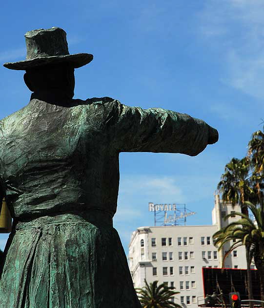 Harrison Gray Otis / Newsboy sculpture at MacArthur Park, Los Angeles