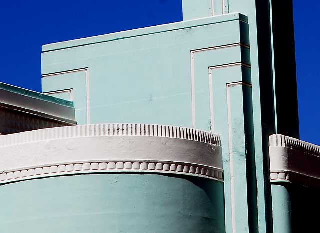 Streamline Moderne, 5400 block of Wilshire Boulevard, Los Angeles 