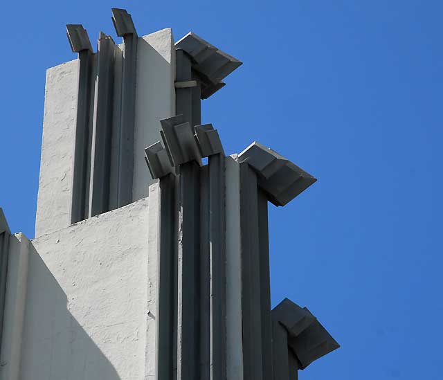 Streamline Moderne, 5400 block of Wilshire Boulevard, Los Angeles 