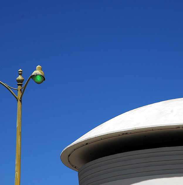 Streamline Moderne, 5400 block of Wilshire Boulevard, Los Angeles 