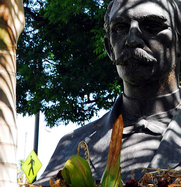 Bust of Jos Mart - 1975 sculpture by Sergio Lopes Mesa, Echo Park, Los Angeles