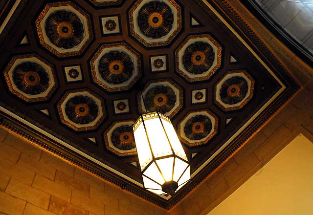 Lobby of the Taft Building, built in 1923 on the southeast of Hollywood and Vine on the site of the old Memorial Church - Walker and Eisen