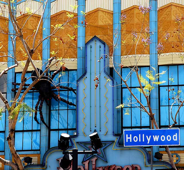 Hollywood Toys and Costumes, Hollywood Boulevard