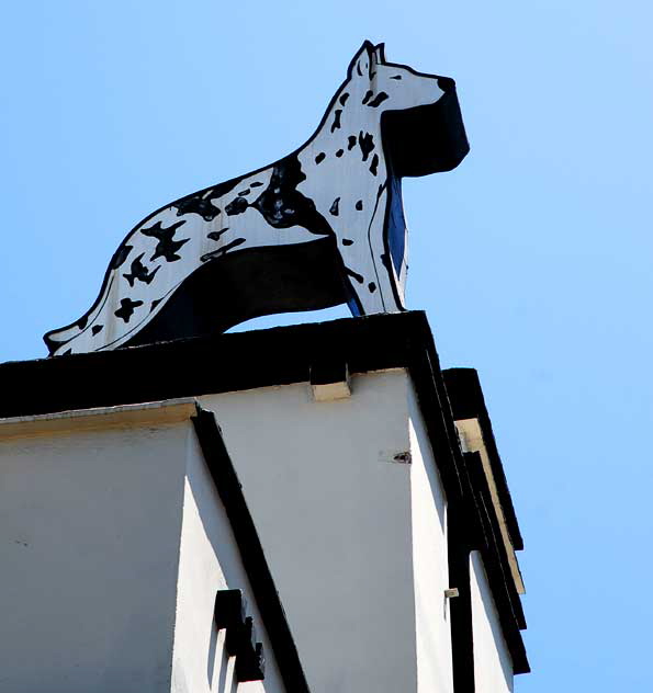 Former Hollywood Dog and Cat Hospital, 940 North Highland Avenue, Hollywood