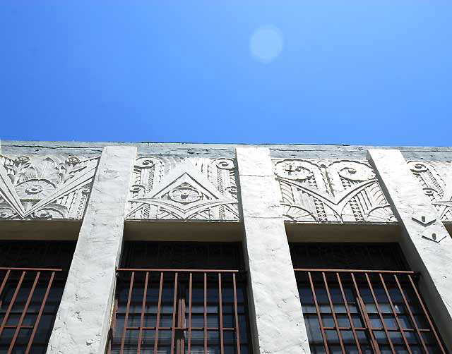 Abandoned Art Deco building on La Palmas in Hollywood