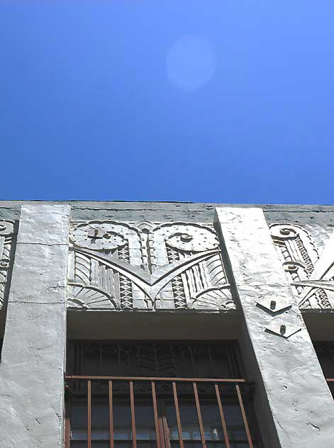 Abandoned Art Deco building on La Palmas in Hollywood