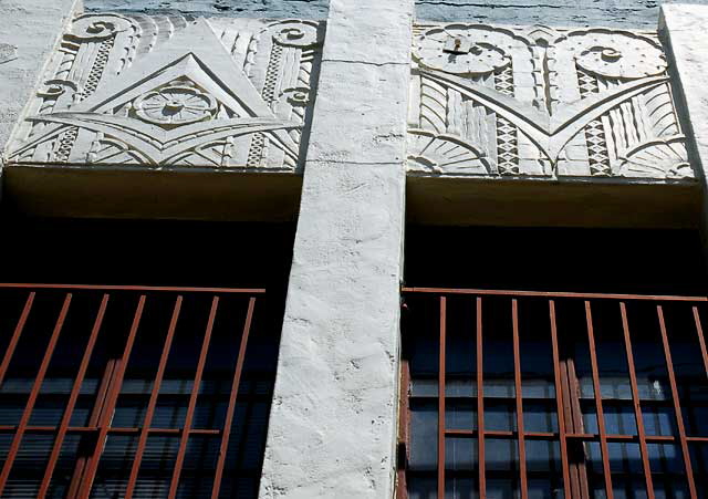 Abandoned Art Deco building on La Palmas in Hollywood