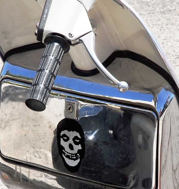 Skull Vespa, Hollywood Boulevard