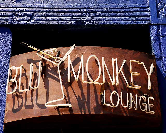 Blu Monkey Bar and Lounge - 5521 Hollywood Boulevard