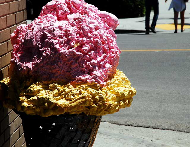 Fake Ice Cream Cone, Hollywood