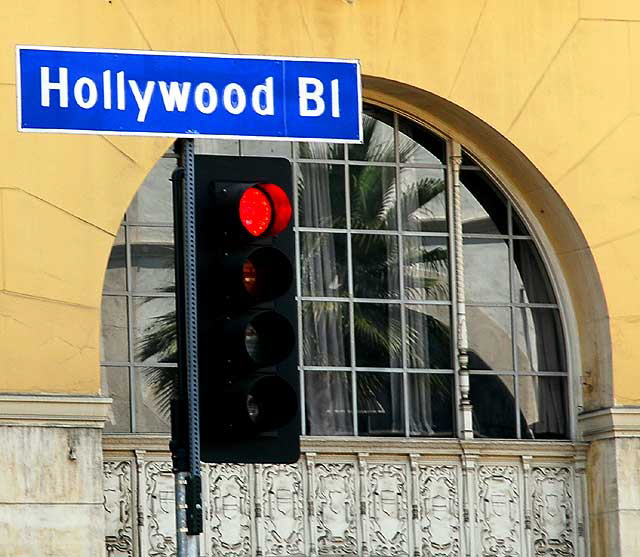 The front entrance to the Hollywood Roosevelt Hotel