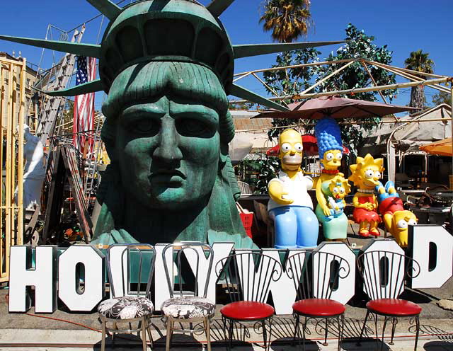 Statue of Liberty - display yard at Nick Metropolis - La Brea and First, Los Angeles