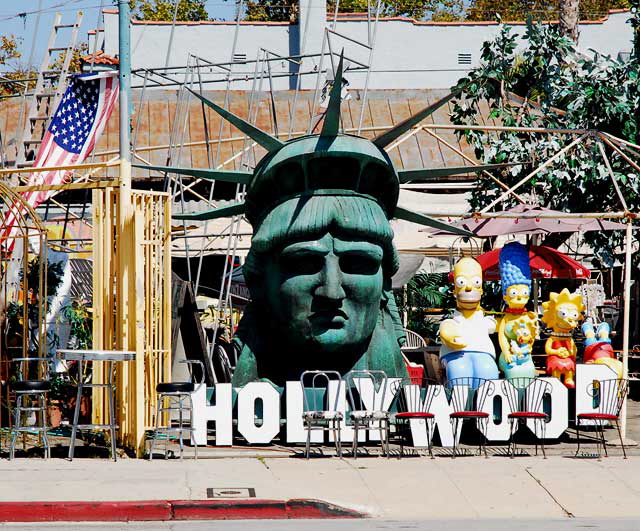 Statue of Liberty - display yard at Nick Metropolis -  La Brea and First, Los Angeles