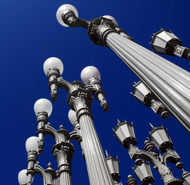 Urban Light - Chris Burden, 2008 - South Piazza, Los Angeles County Museum of Art, 5905 Wilshire Boulevard