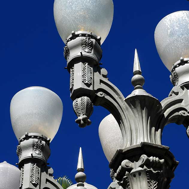 Urban Light - Chris Burden, 2008 - South Piazza, Los Angeles County Museum of Art, 5905 Wilshire Boulevard