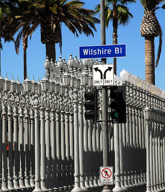 Urban Light - Chris Burden, 2008 - South Piazza, Los Angeles County Museum of Art, 5905 Wilshire Boulevard