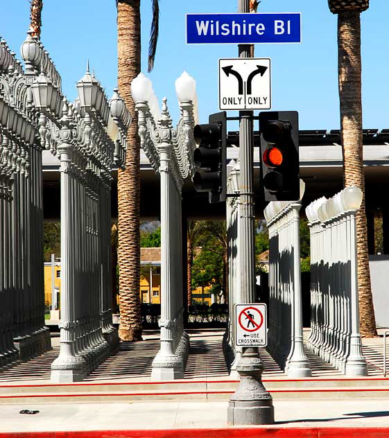 Urban Light - Chris Burden, 2008 - South Piazza, Los Angeles County Museum of Art, 5905 Wilshire Boulevard