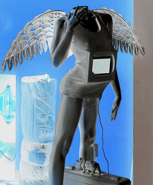 TV Angel, Hollywood Boulevard