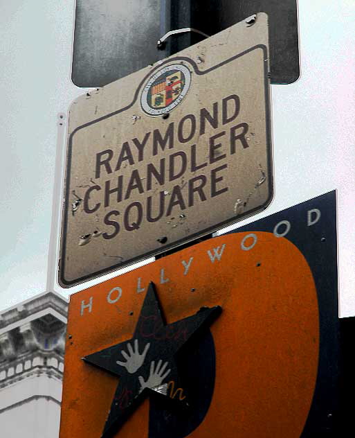 Raymond Chandler Square, Hollywood