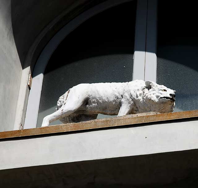 Wolf sculpture, Ocean Front Walk, Venice Beach