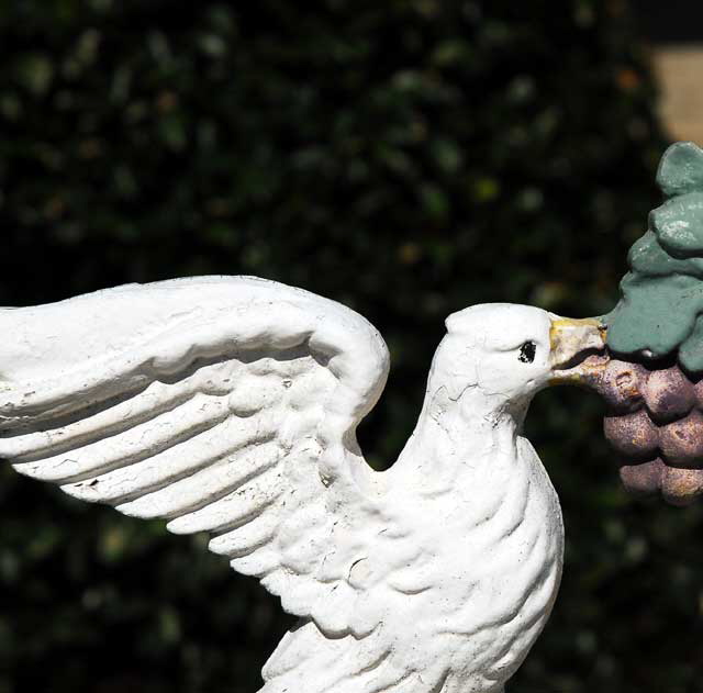 Birds and Grapes, 1331 Belleview Avenue, Echo Park, Los Angeles 