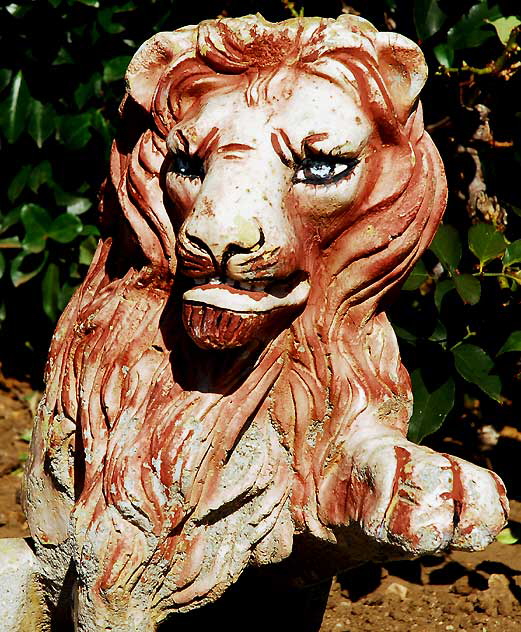 Plaster Lion, 1331 Belleview Avenue, Echo Park, Los Angeles 