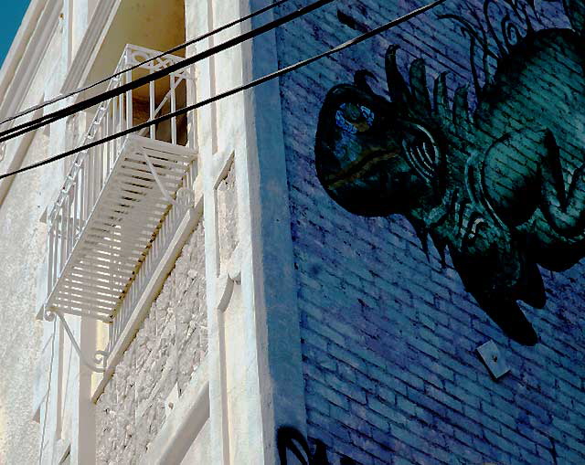 Lizard Wall, Sunset Boulevard near Sanborn