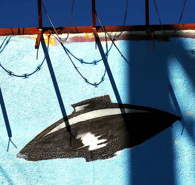 UFO, mural behind Melrose Avenue