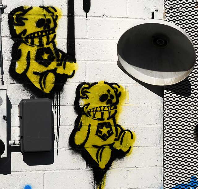 Yellow Bear Stencil, alley off Spaulding at Melrose Avenue