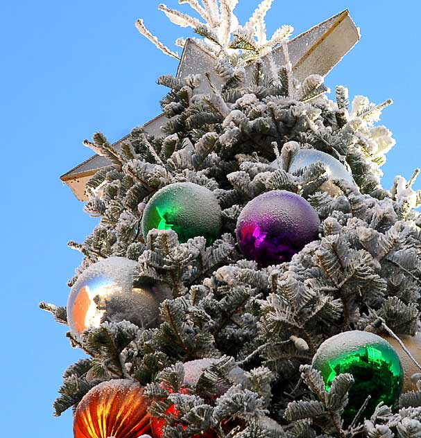 Scientology Christmas Tree, Hollywood Boulevard