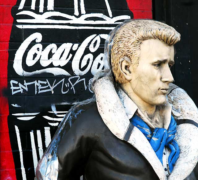 Fiberglass James Dean, Hollywood Boulevard