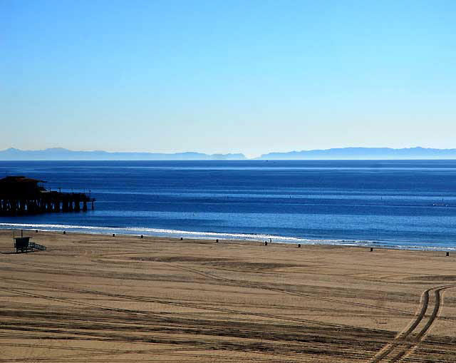 Santa Monica Beach, Wednesday, December 1, 2010