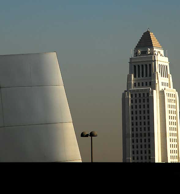 Winter sun at the Walt Disney Concert Hall, 111 South Grand Avenue, downtown Los Angeles