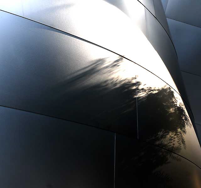 Walt Disney Concert Hall, 111 South Grand Avenue, downtown Los Angeles, by Frank Gehry, opened on October 23, 2003 Walt Disney Concert Hall, 111 South Grand Avenue, downtown Los Angeles, by Frank Gehry, opened on October 23, 2003