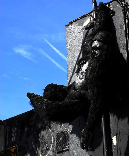 "King Kong" behind the former store "New York, New York" - Melrose Avenue