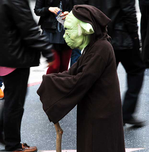 Yoda impersonator, Hollywood Boulevard, Thursday, December 23, 2010