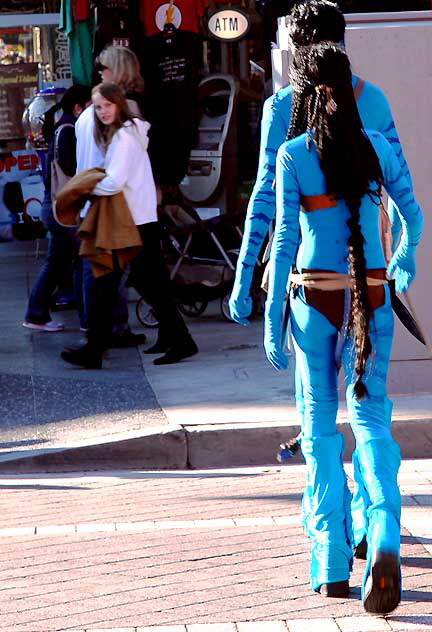 Avatar impersonators, Hollywood Boulevard, Tuesday, December 28, 2010