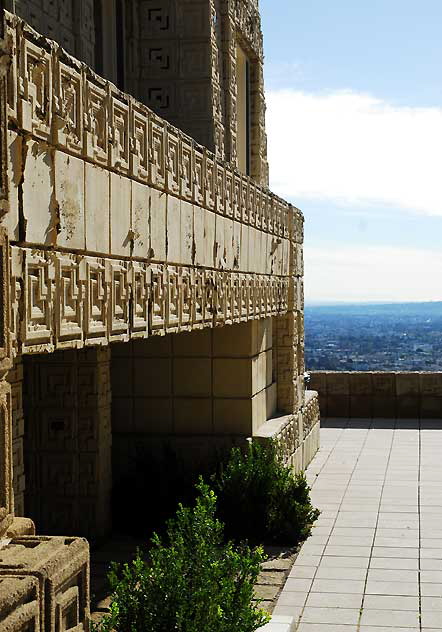 Frank Lloyd Wright's 1924 Ennis House, 2607 Glendower Avenue, Los Angeles (Los Feliz) - photographed Tuesday, January 4, 2011