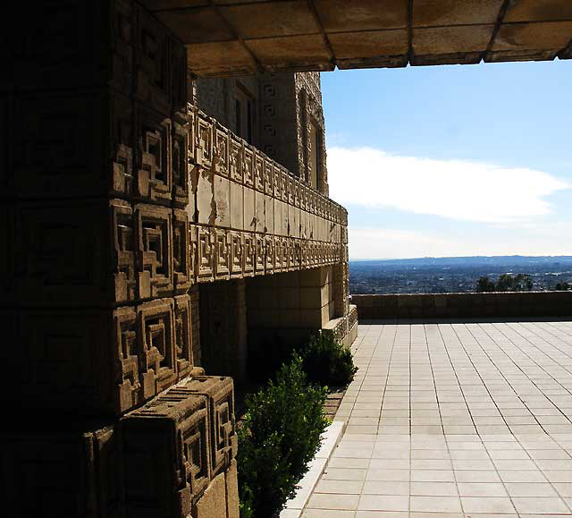 Frank Lloyd Wright's 1924 Ennis House, 2607 Glendower Avenue, Los Angeles (Los Feliz) - photographed Tuesday, January 4, 2011