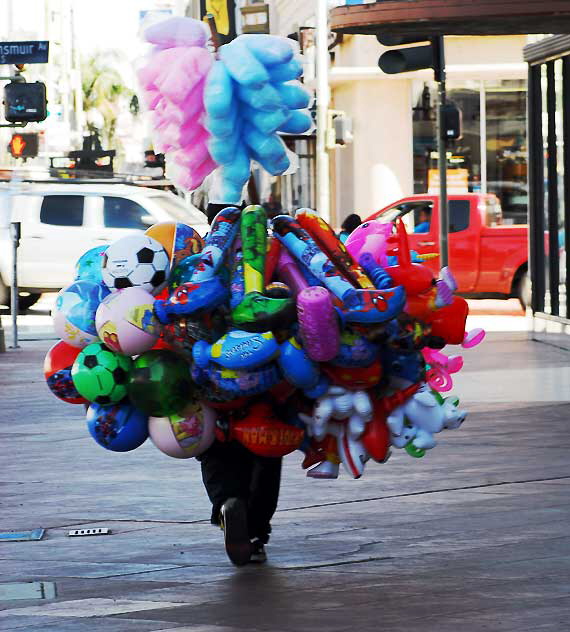 Street Vendor, Wilshire Boulevard's Miracle Mile, Thursday, March 10, 2011